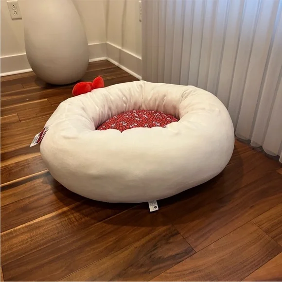 HELLO KITTY SANRIO CHARACTER DOG BED LARGE NEW WITH TAG